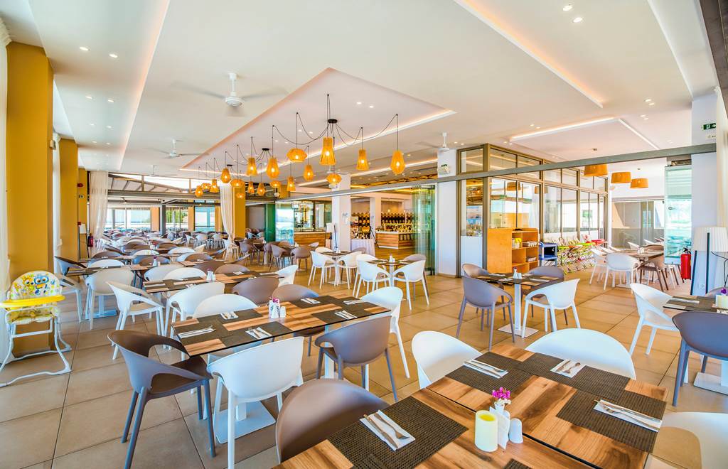 CHQ_78449_Kiani_Beach_Resort_0623_03.jpg