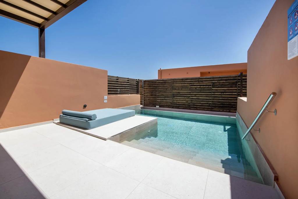 CHQ_78449_Kiani_Beach_Resort_0824_04.jpg