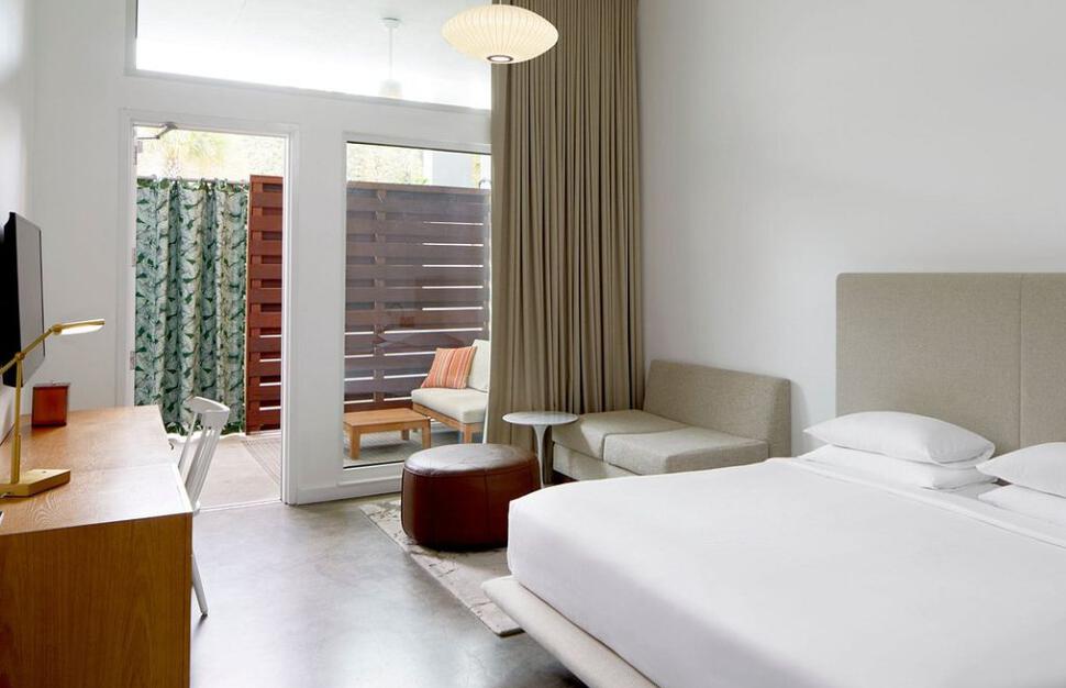 Tribute-Portfolio-Hotel-The-Sarasota-Modern-2.jpg