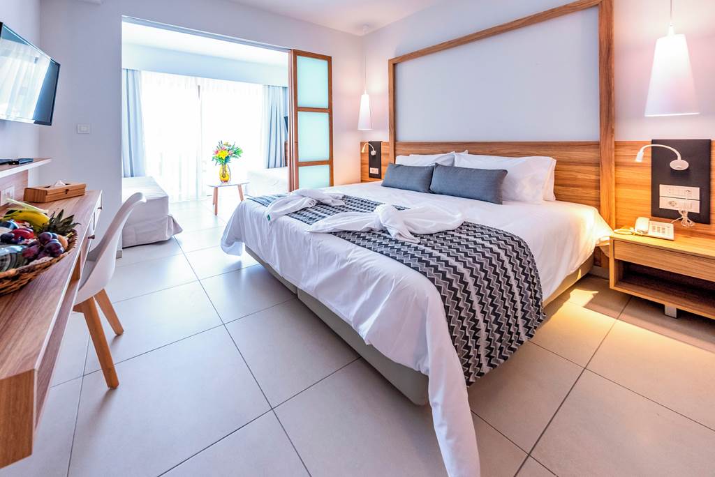 CHQ_78449_Kiani_Beach_Resort_1218_06.jpg