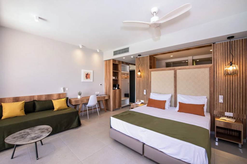 CHQ_78449_Kiani_Beach_Resort_0824_07.jpg