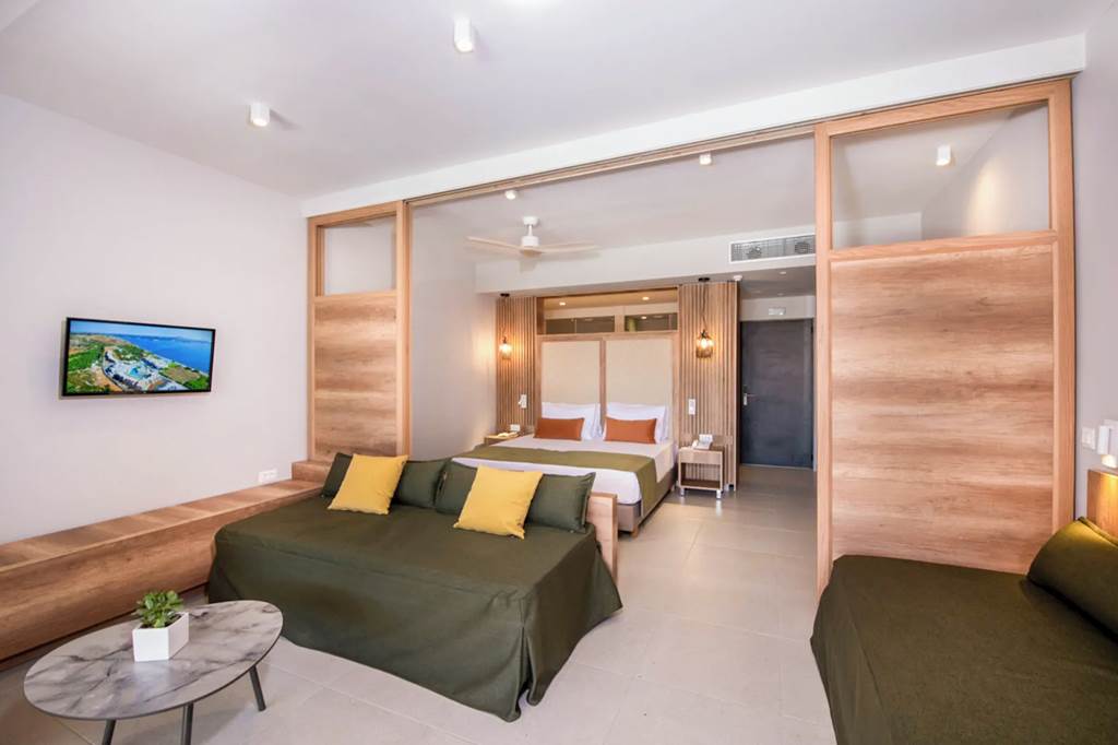 CHQ_78449_Kiani_Beach_Resort_0824_02.jpg