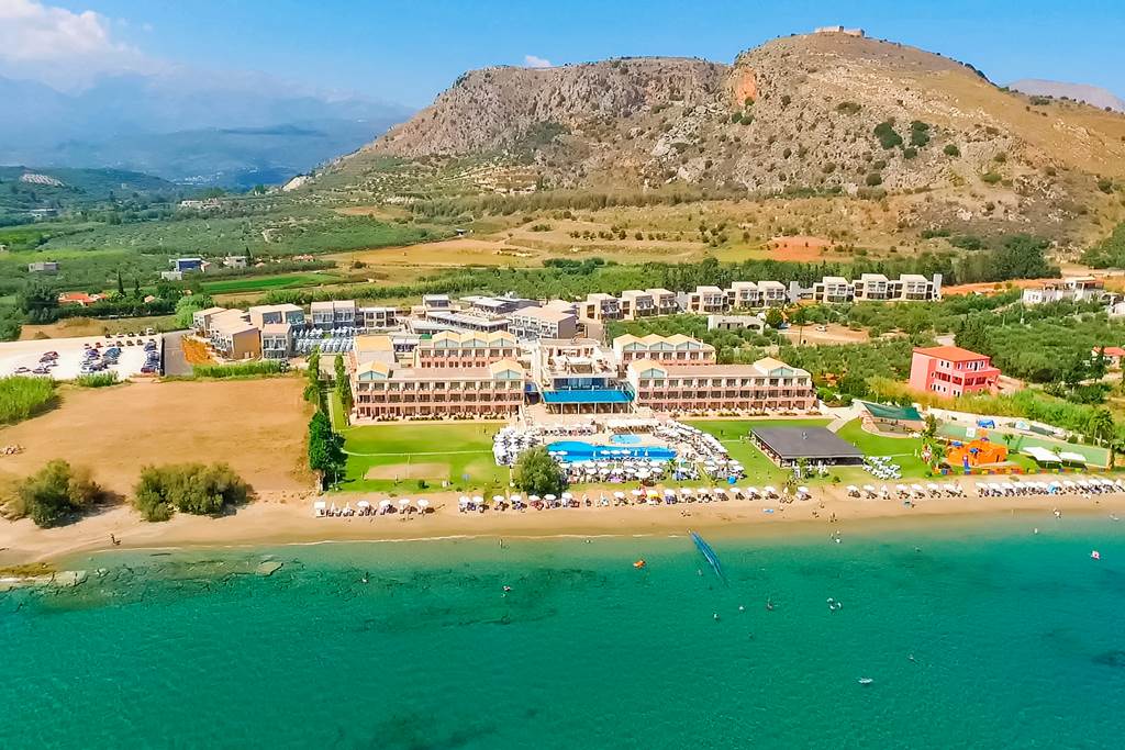 CHQ_78449_Kiani_Beach_Resort_1218_01.jpg