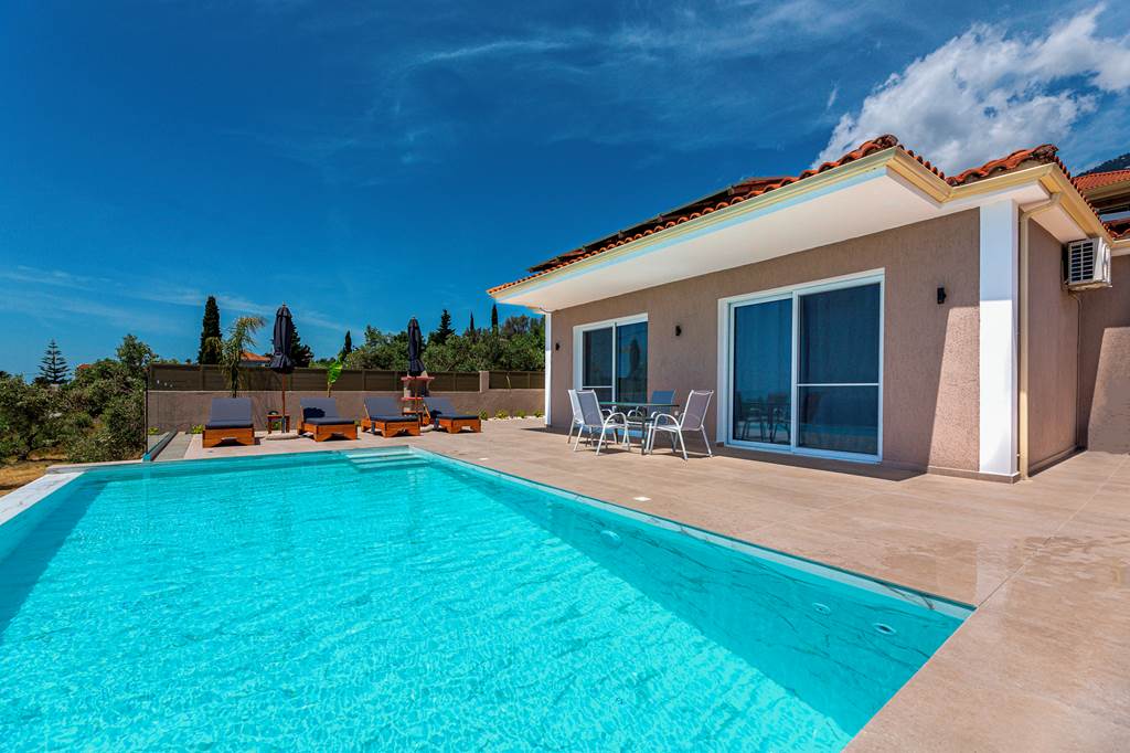 EFL_86516_Villa_Lourdas_Sunshine_1123_06.jpg