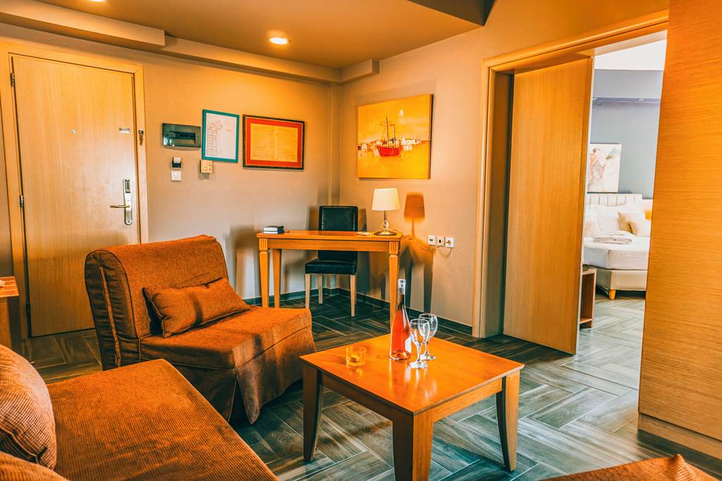 KLX_82555_Apollo_Art_Hotel_0723_12.jpg