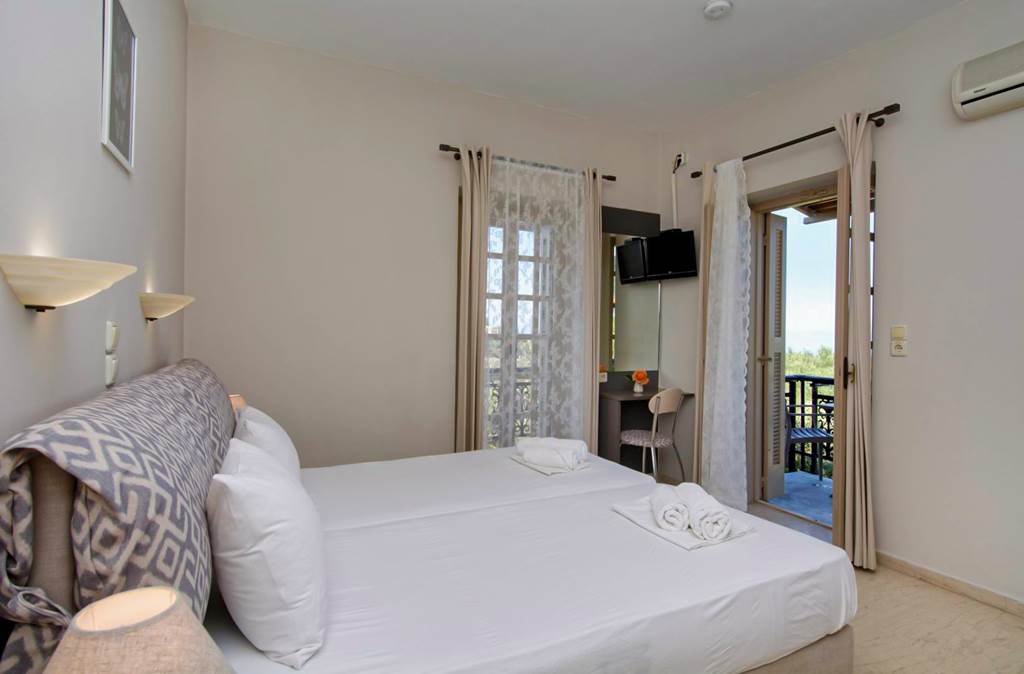 KLX_83872_Nikas_Rooms_and_Apartments_0522_13.jpg