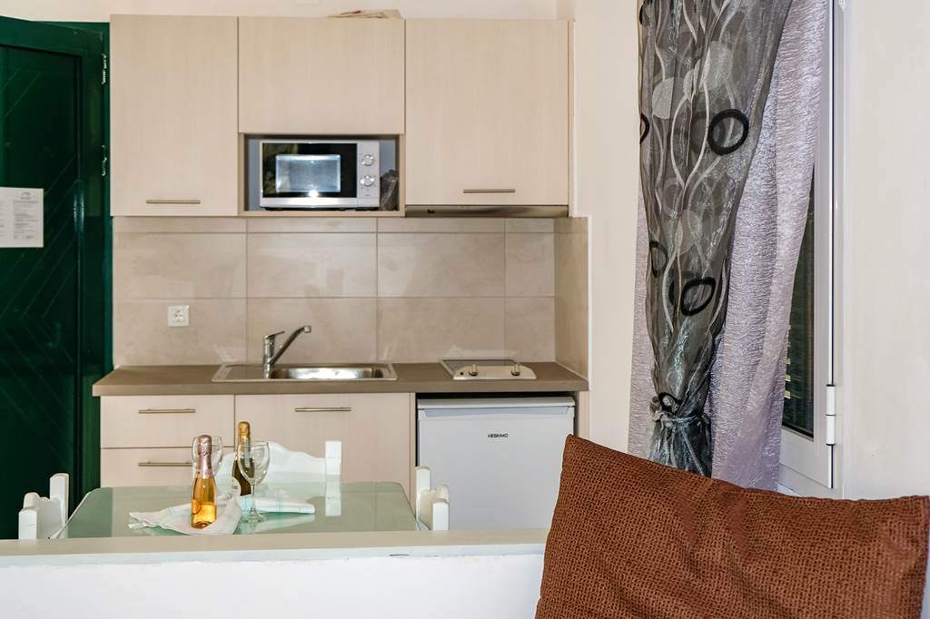 EFL_78418_Mythos_Apts_0518_06.jpg