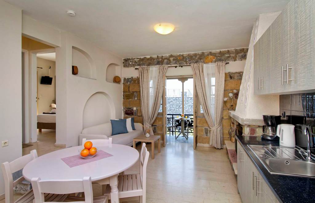 KLX_83872_Nikas_Rooms_and_Apartments_0522_16.jpg
