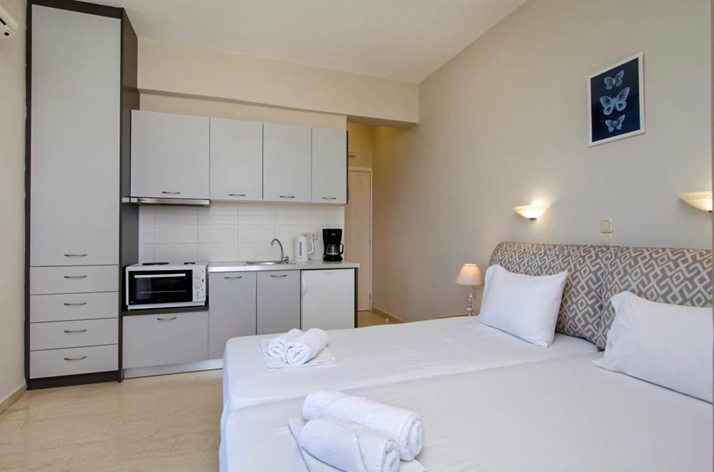 KLX_83872_Nikas_Rooms_and_Apartments_0522_14.jpg
