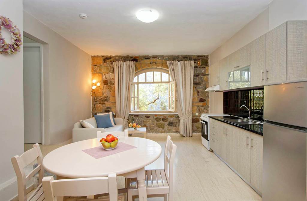 KLX_83872_Nikas_Rooms_and_Apartments_0522_15.jpg