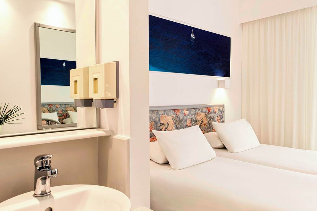 RHO_85776_Esperia_City_Hotel_0823_02.jpg
