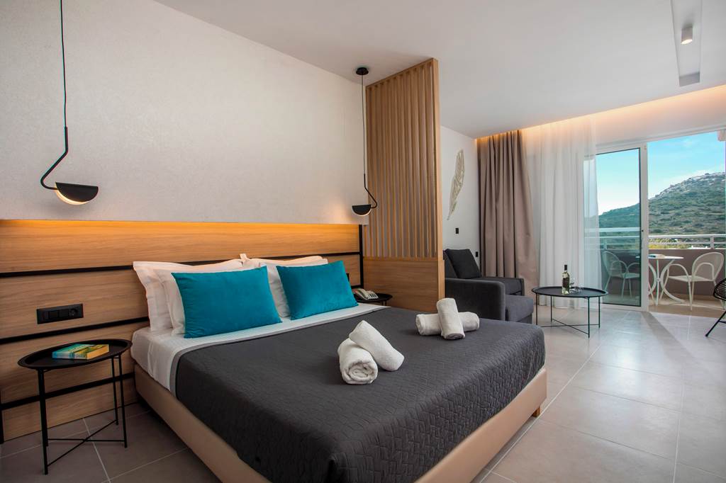 RHO_84017_Zoes_Hotel_and_Suites_0623_05.jpg