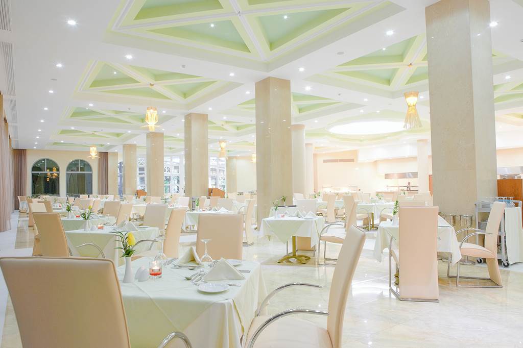 RHO_70905_Atrium_Platinum_Luxury_Resort_&_Spa_0424_19.jpg