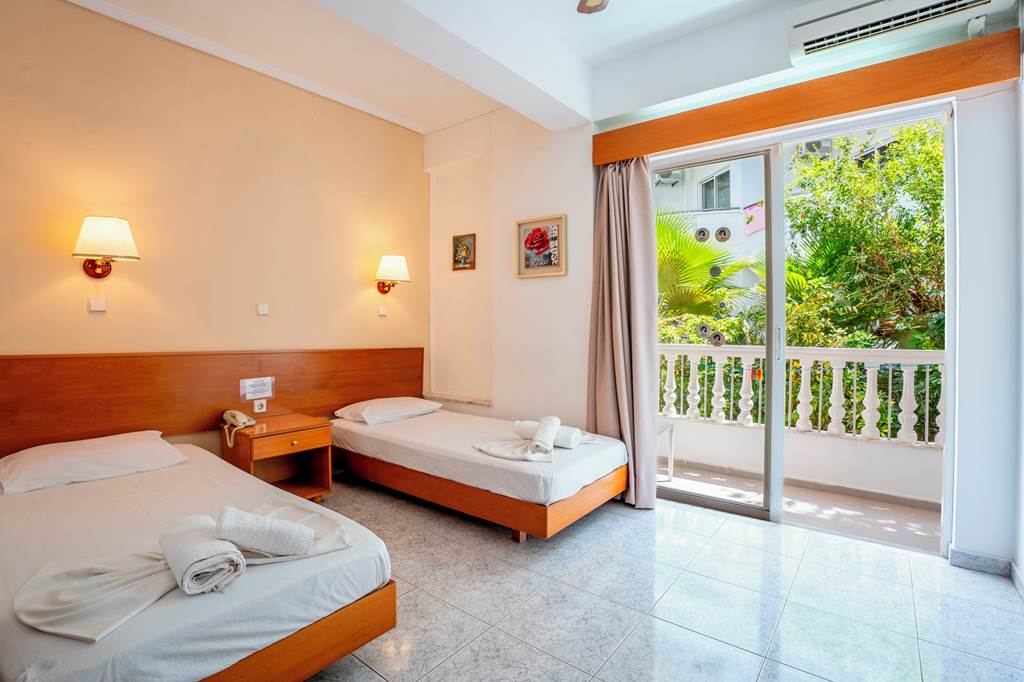 RHO_80770_Elarin_Studios_&_apartments_1024_01.jpg