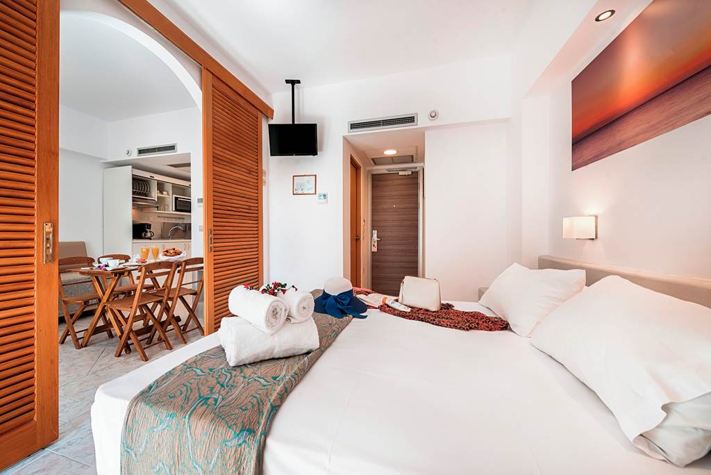 RHO_85776_Esperia_City_Hotel_0724_01.jpg