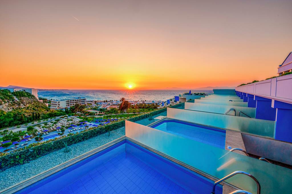 RHO_70905_Atrium_Platinum_Luxury_Resort_&_Spa_1024_05.jpg