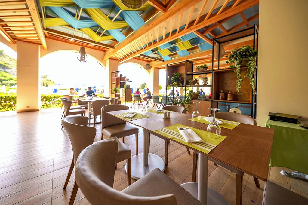 RHO_70905_Atrium_Platinum_Luxury_Resort_&_Spa_0424_16.jpg