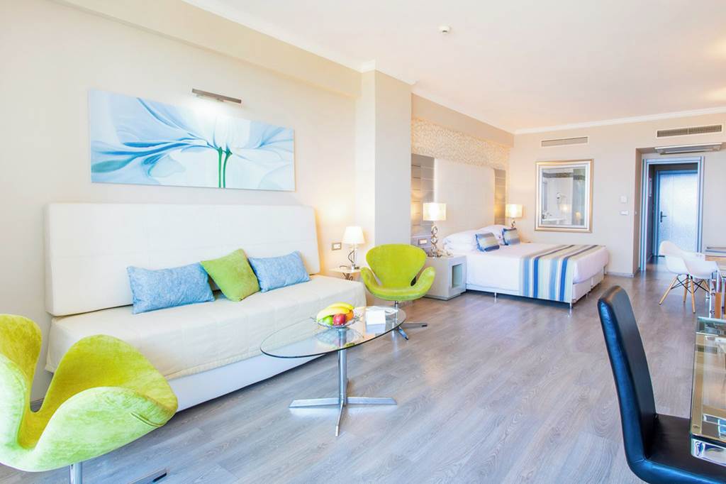 RHO_70905_Atrium_Platinum_Luxury_Resort_&_Spa_1223_08.jpg