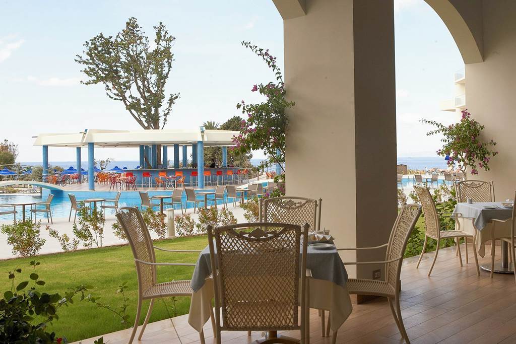 RHO_70905_Atrium_Platinum_Luxury_Resort_&_Spa_0424_07.jpg