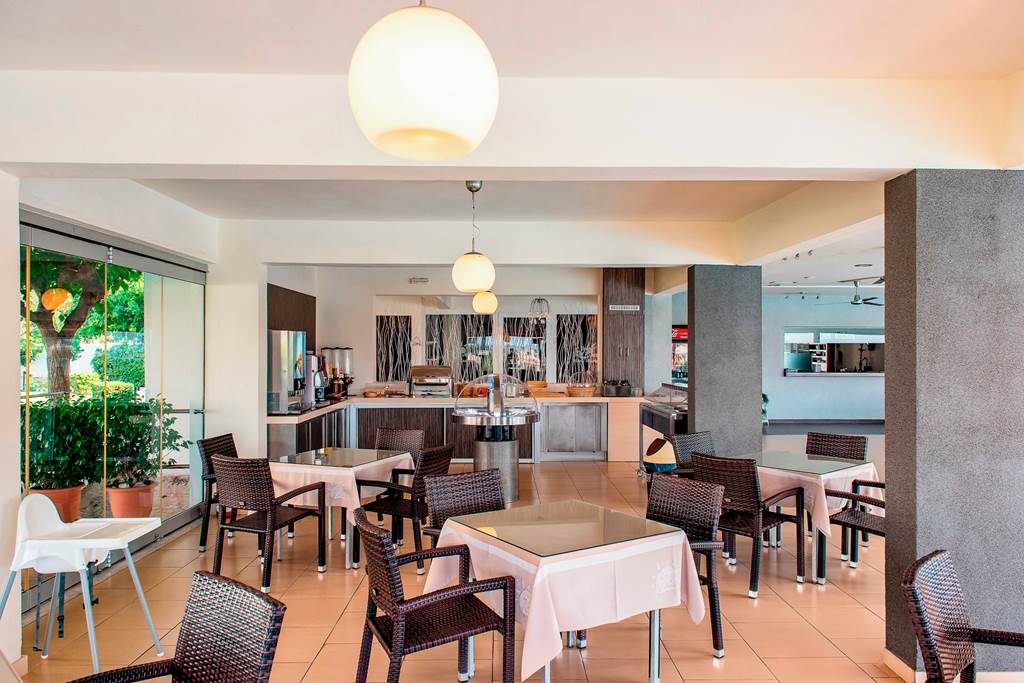 RHO_84017_Zoes_Hotel_and_Suites_0822_03.jpg