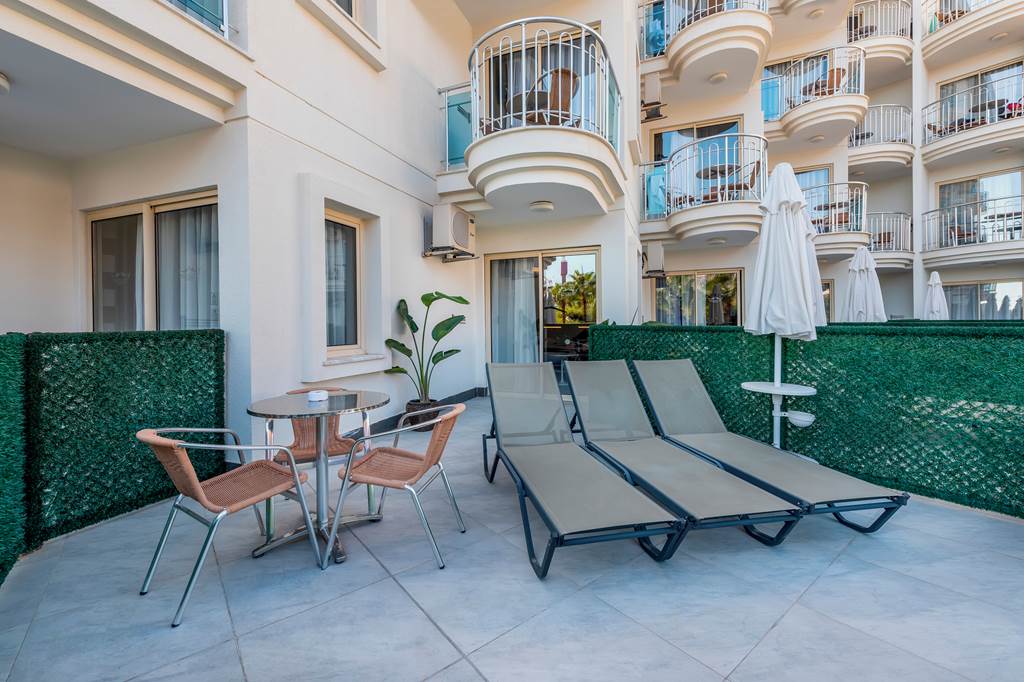 AYT_85744_White_City_Beach_Hotel_0723_05.jpg