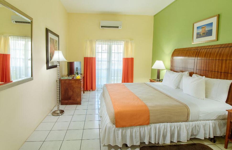 Bay-Gardens-Inn-1.jpg