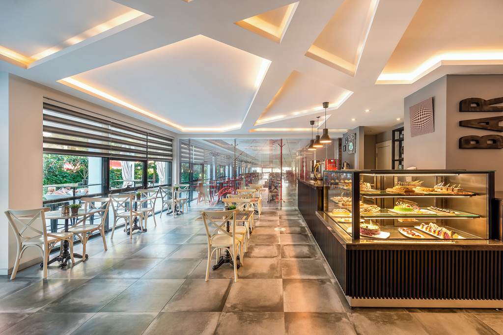 AYT_85744_White_City_Beach_Hotel_0723_28.jpg