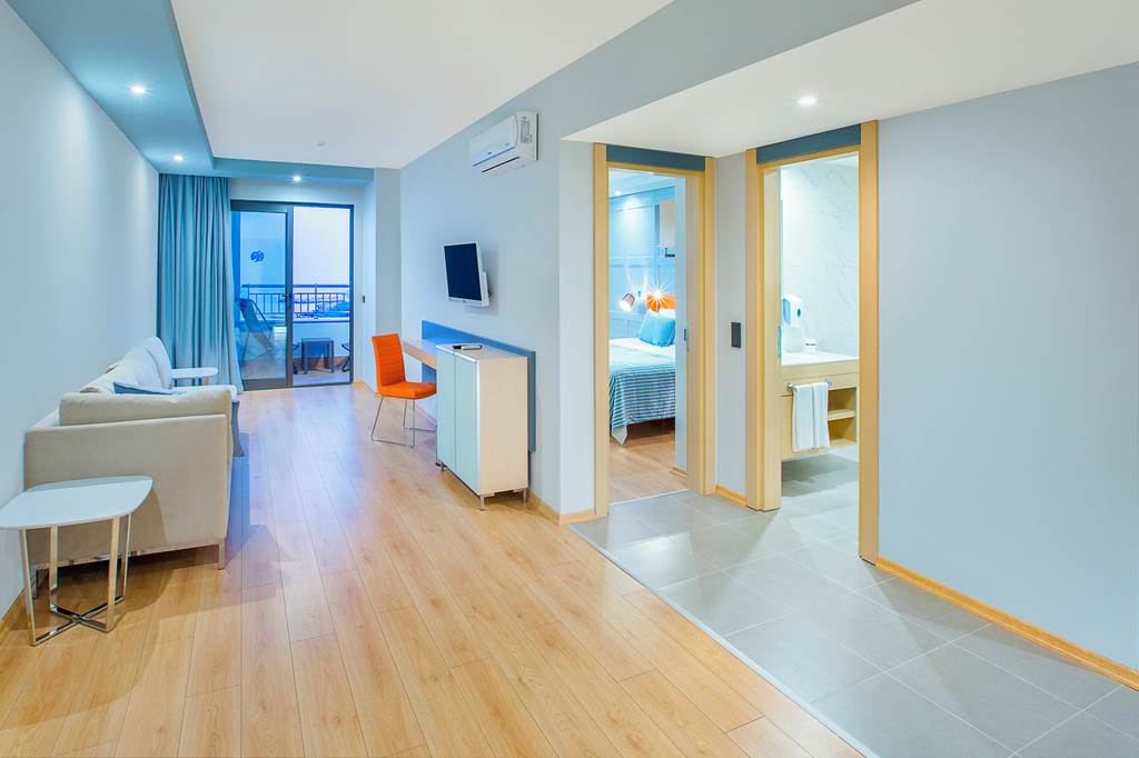 AYT_81430_Numa_Bay_Hotel_1119_01.jpg