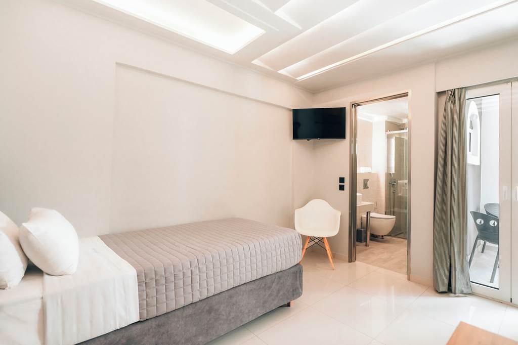 ZTH_70745_Golden_Sun_Hotel_0724_01.jpg
