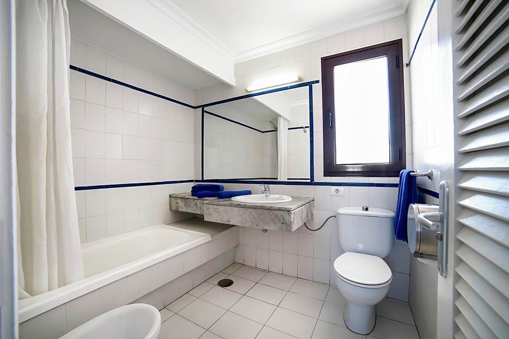 ACE_83266_Plaza_Azul_Apartments_0921_02.jpg