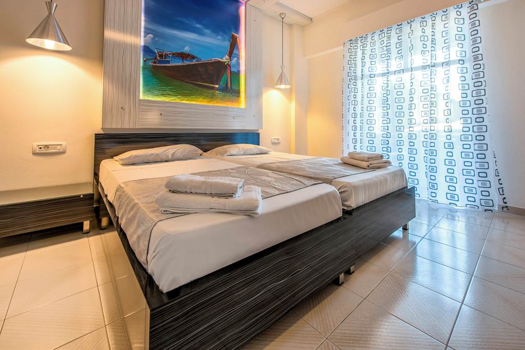 ZTH_70745_Golden_Sun_Hotel_1220_02.jpg