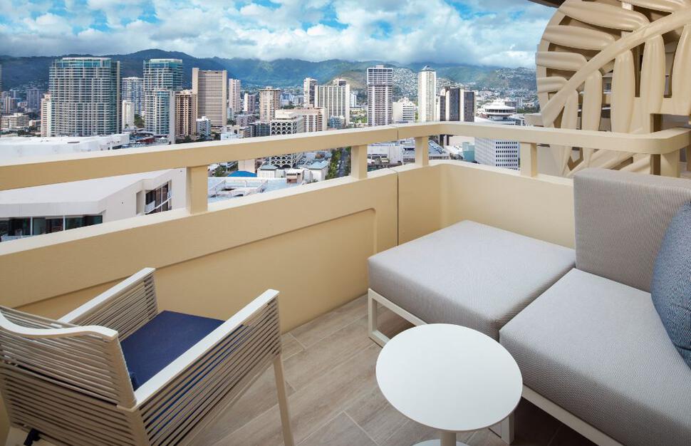Sheraton-Waikiki-Beach-Resort-10.jpg