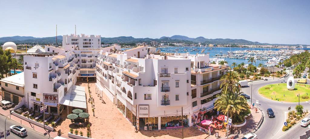 IBZ_1066_CENTRAL_PK_APTS_0514_01.jpg