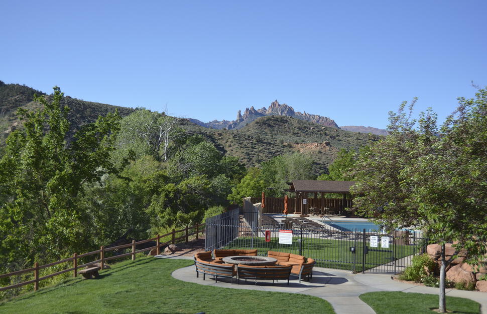 Holiday-Inn-Express-Springdale-Zion-National-Park-Area-2.jpg