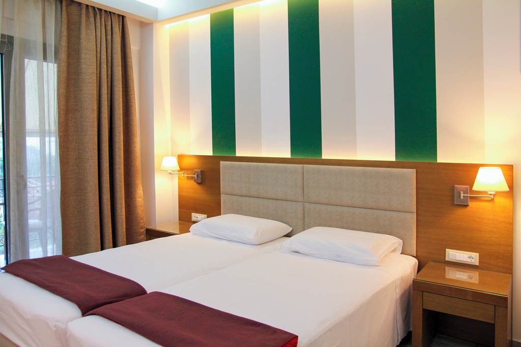 KLX_84532_Achilles_Hotel_1222_12.jpg