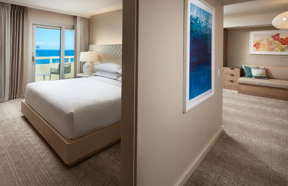 Sheraton-Waikiki-Beach-Resort-14.jpg