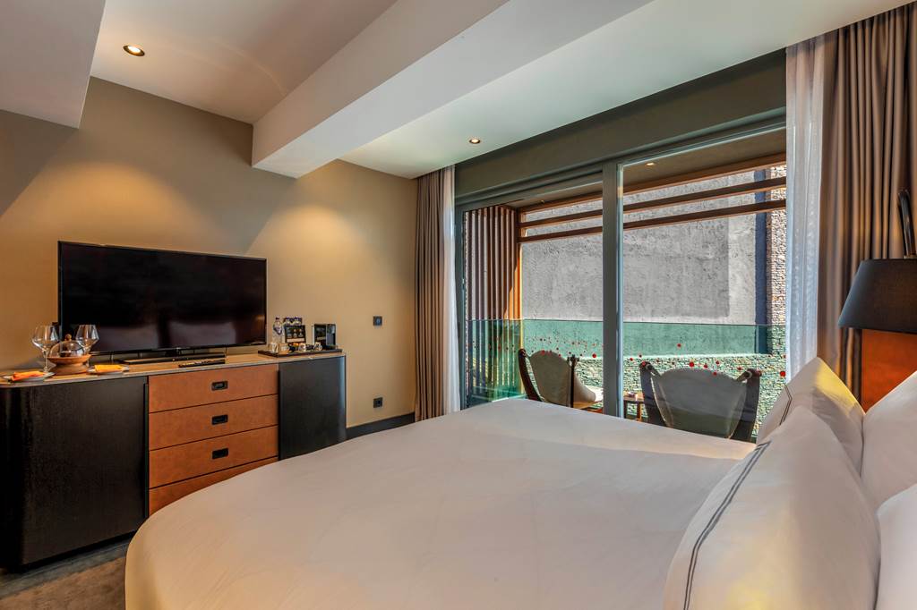BJV_79806_Lujo_Hotel_1124_02.jpg
