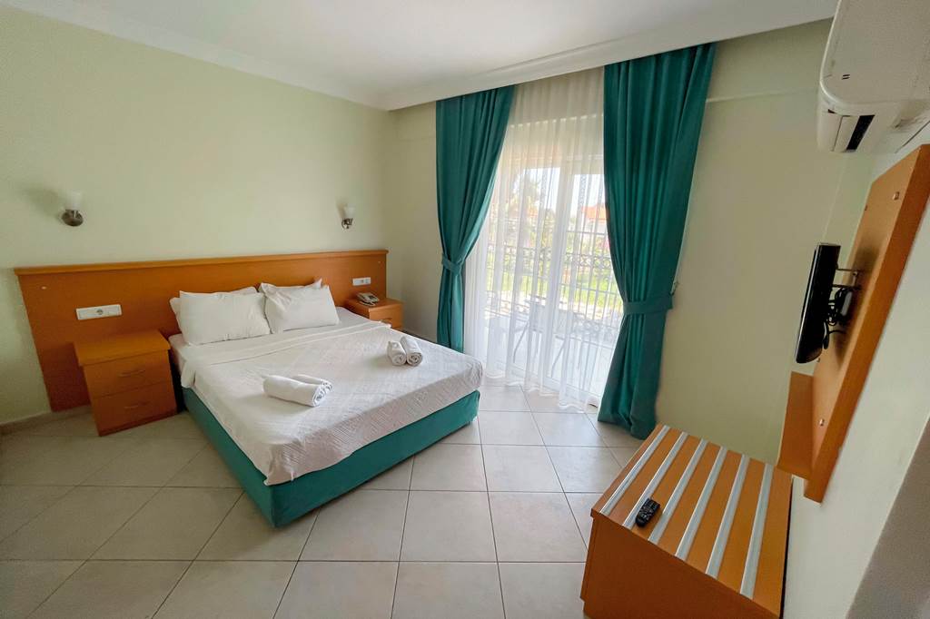 DLM_69069_Celay_Hotel_0722_03.jpg