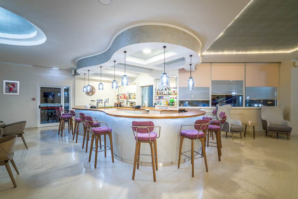 ZTH_70745_Golden_Sun_Hotel_1116_02.jpg