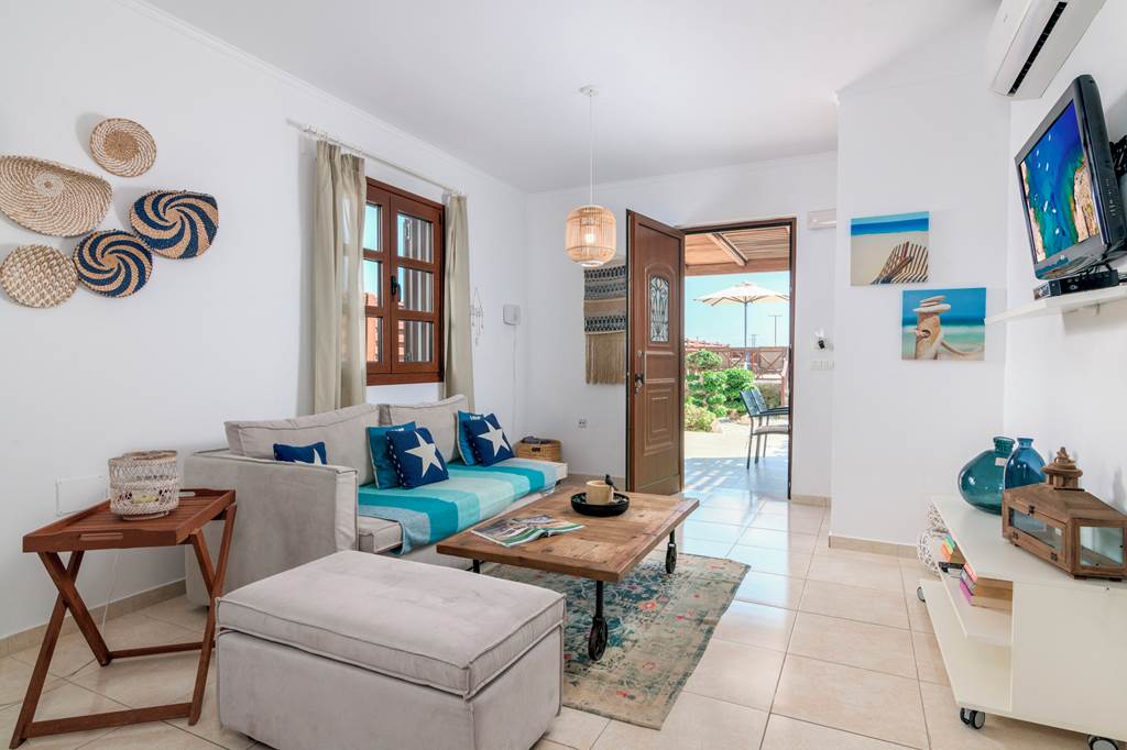 RHO_77027_Villa_Lindos_Sapphire_0924_03.jpg