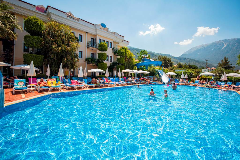 DLM_70842_Yel_Holiday_Resort_0220_01.jpg