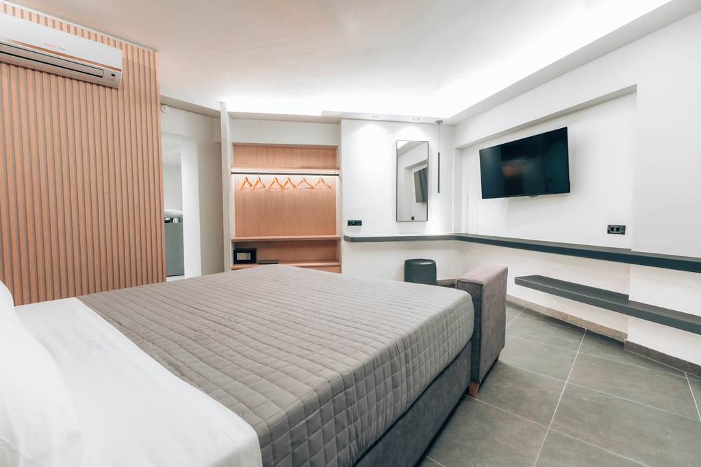 ZTH_70745_Golden_Sun_Hotel_0624_01.jpg