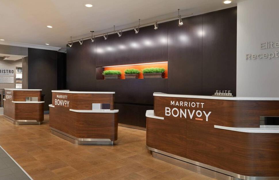 Courtyard-by-Marriott-Toronto-12.jpg