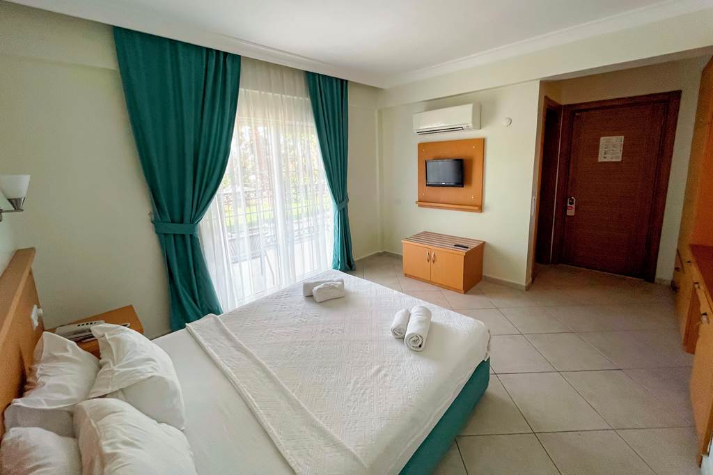 DLM_69069_Celay_Hotel_0722_02.jpg