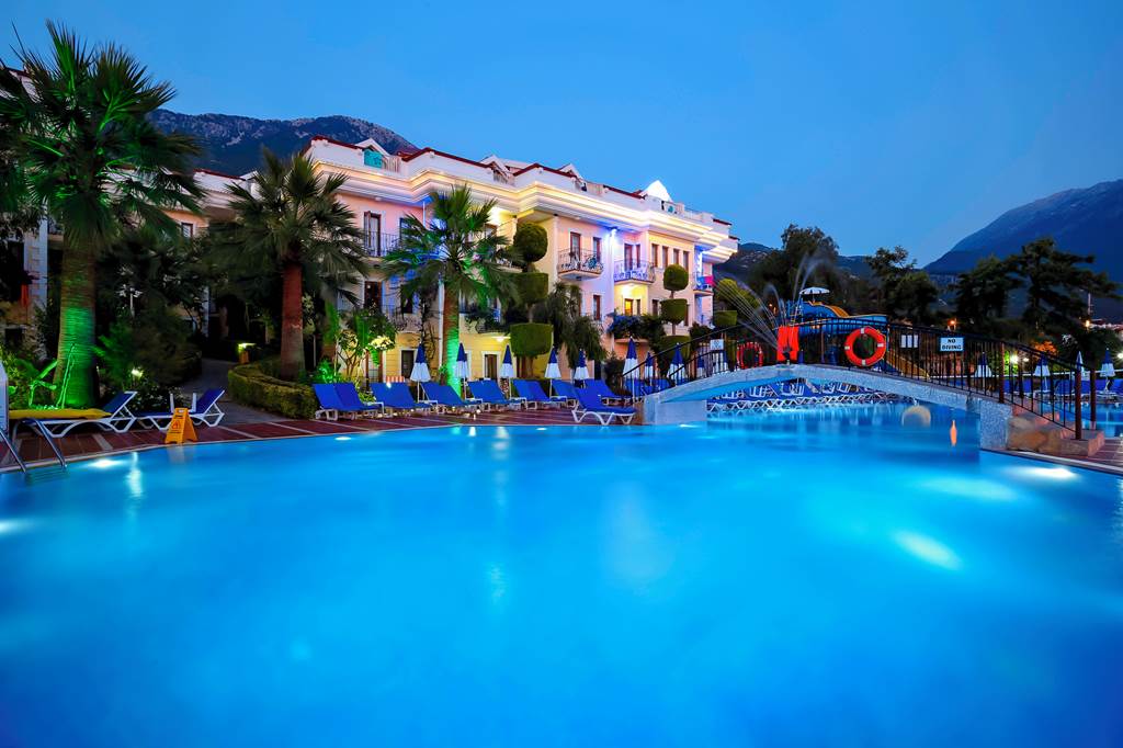 XXX_70842_Yel_Holiday_Resort_1219_04.jpg