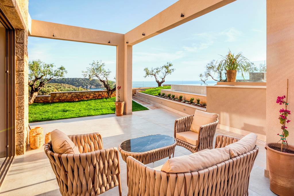 KLX_88183_Foneas_Bay_Villa_1024_16.jpg