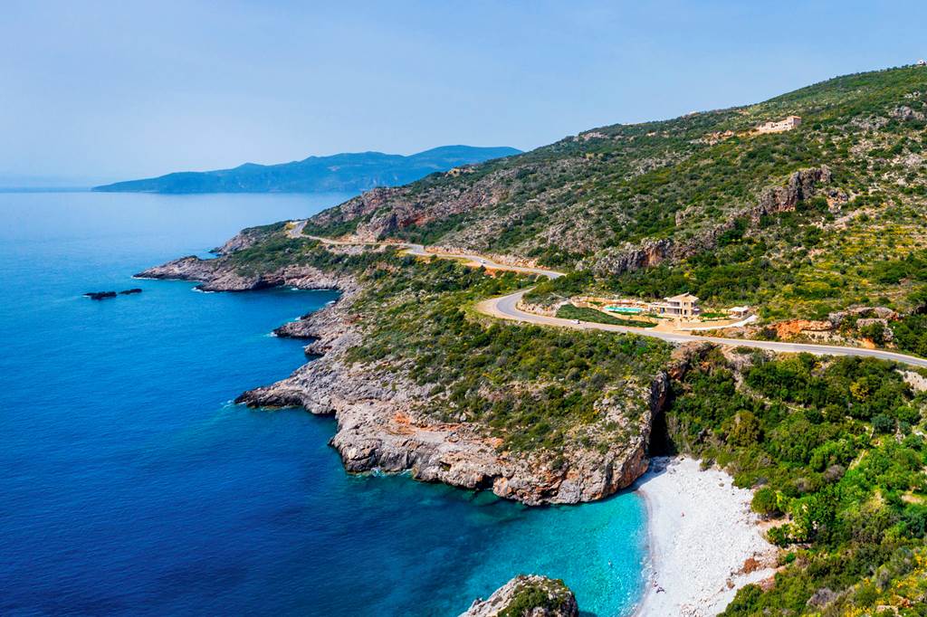 KLX_88183_Foneas_Bay_Villa_1024_13.jpg