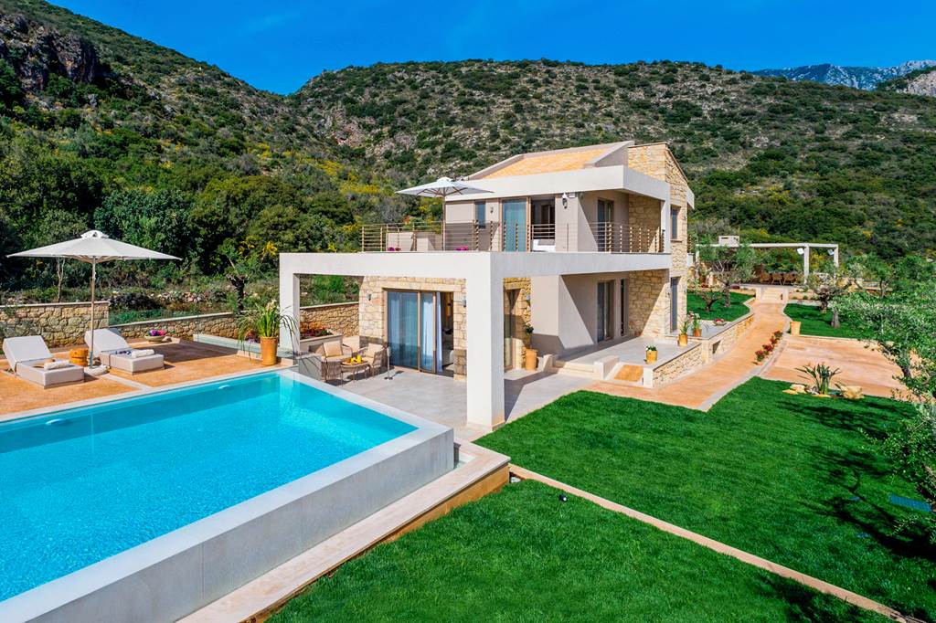 KLX_88183_Foneas_Bay_Villa_1024_08.jpg