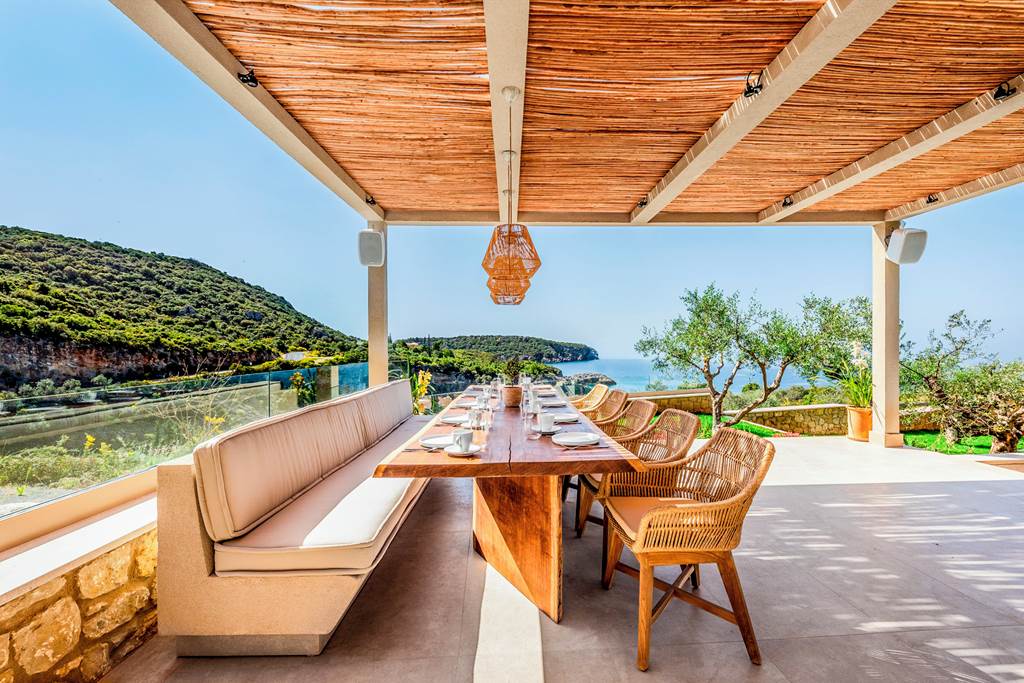 KLX_88183_Foneas_Bay_Villa_1024_15.jpg
