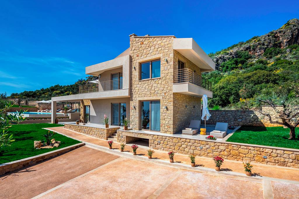 KLX_88183_Foneas_Bay_Villa_1024_09.jpg